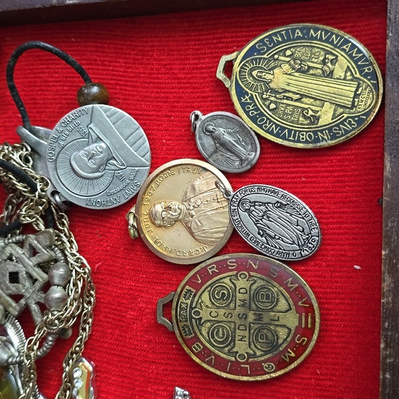 Religious Jewelry - Picture 11 of 12